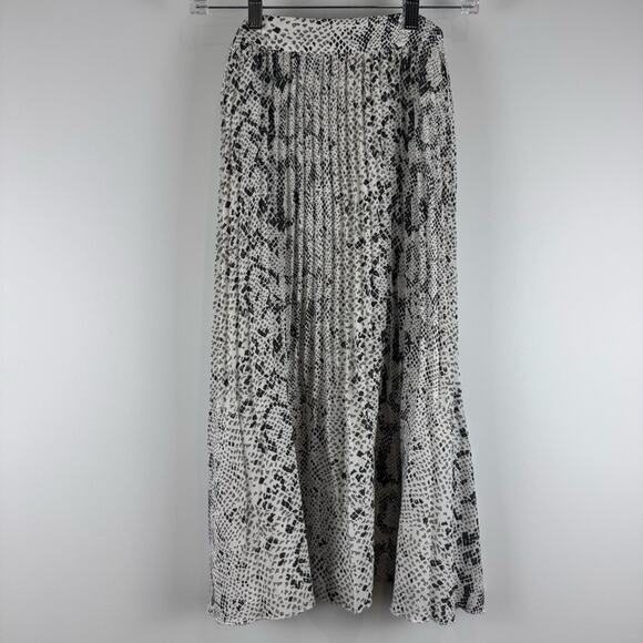 J.Crew Pleated Black and White Snake Print Skirt ~ 0 - Picture 1 of 9